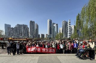 燕達(dá)長(zhǎng)輩踏青出游，共赴一場(chǎng)春的盛宴！